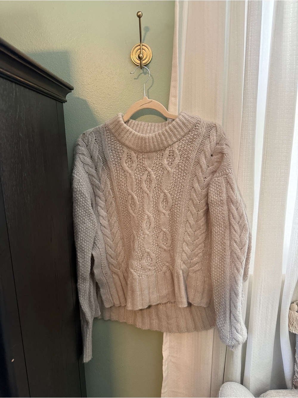 Everlane Cream Cable Knit Crewneck Sweater